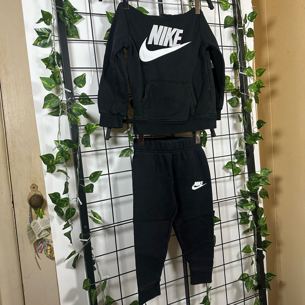 Nike Black/White/Gray Logo Graphic Matching Set Hoodie Joggers Size 3T (Boy)